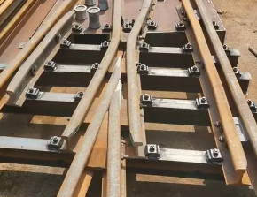 铁路轨道基础设备